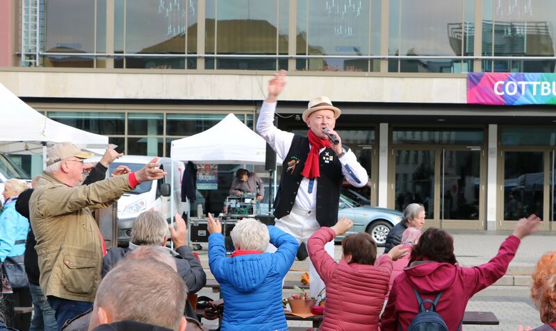 Schlachtefest 2022 mit GÜNNI - Der singende Spreewaldwirt - © Stadt Cottbus/Chóśebuz