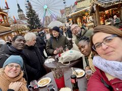 Deutsch-französischer Jugendaustausch auf dem Cottbuser Weihnachtsmarkt