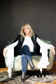 Bonnie Tyler am 23.04.2022 in der Stadthalle Cottbus