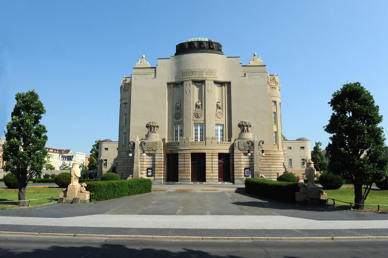 Das Große Haus am Schillerplatz - © Ticketservice Theater