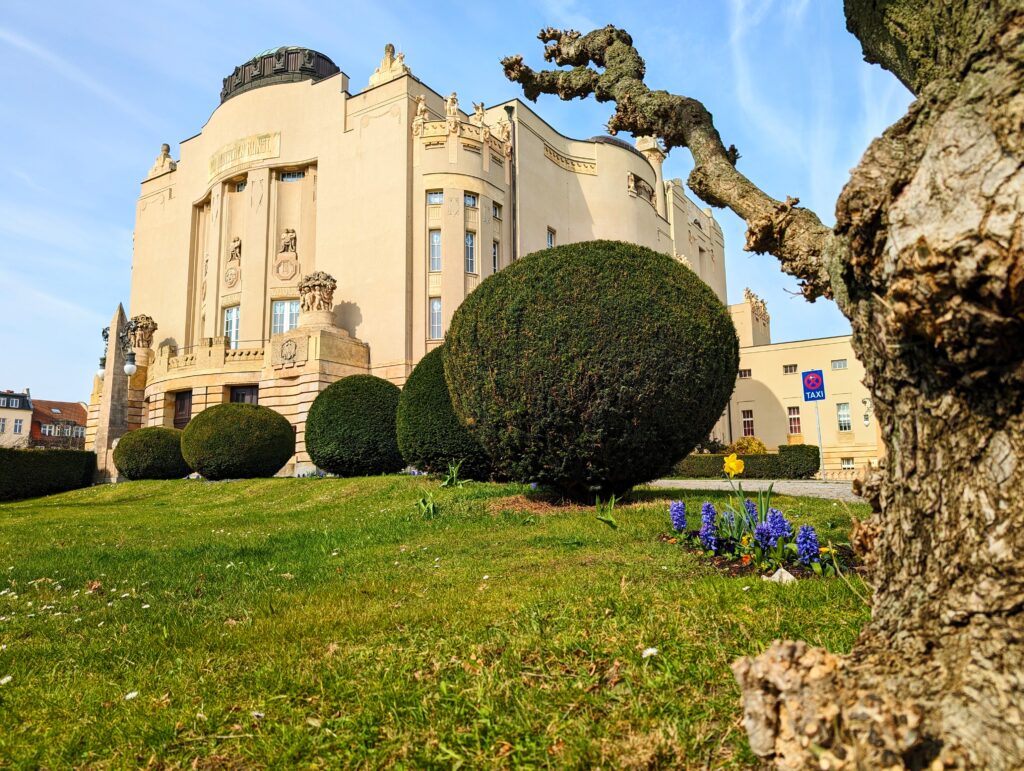 Staatstheater im Frühling