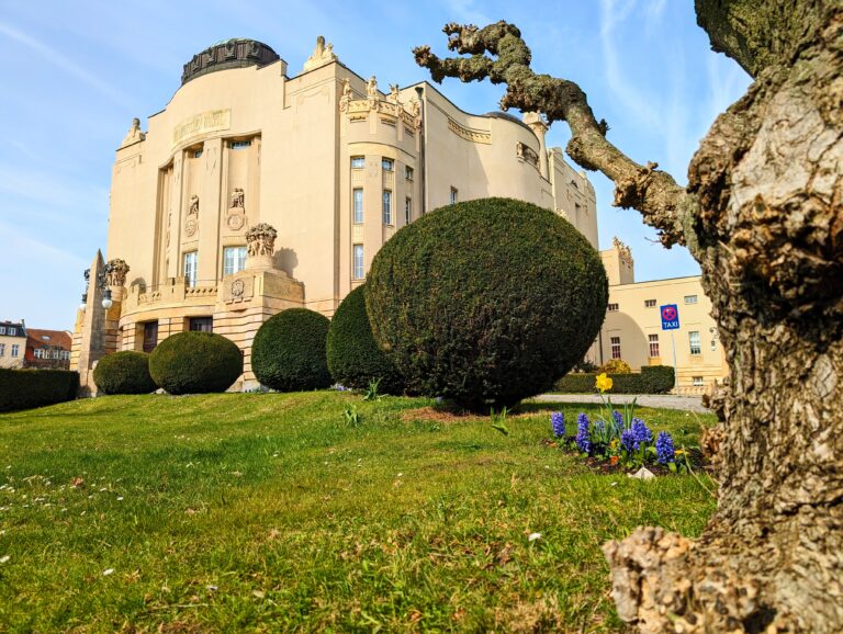 Staatstheater im Frühling