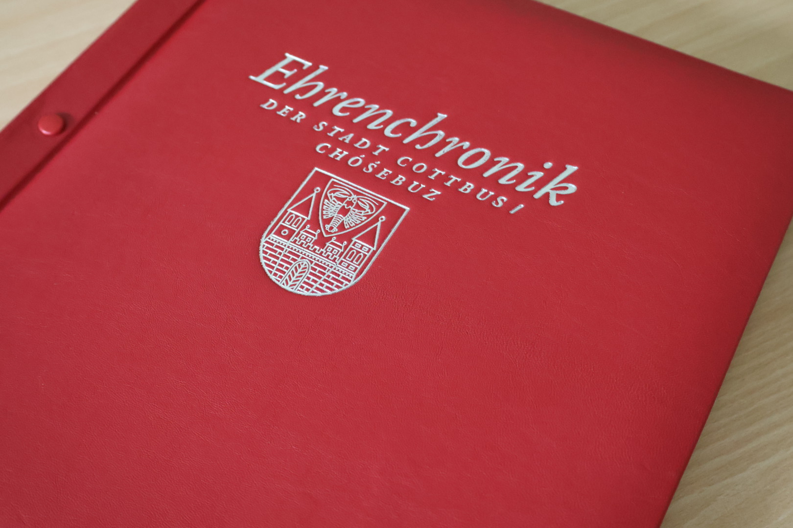 Einband der Ehrenchronik Cottbus