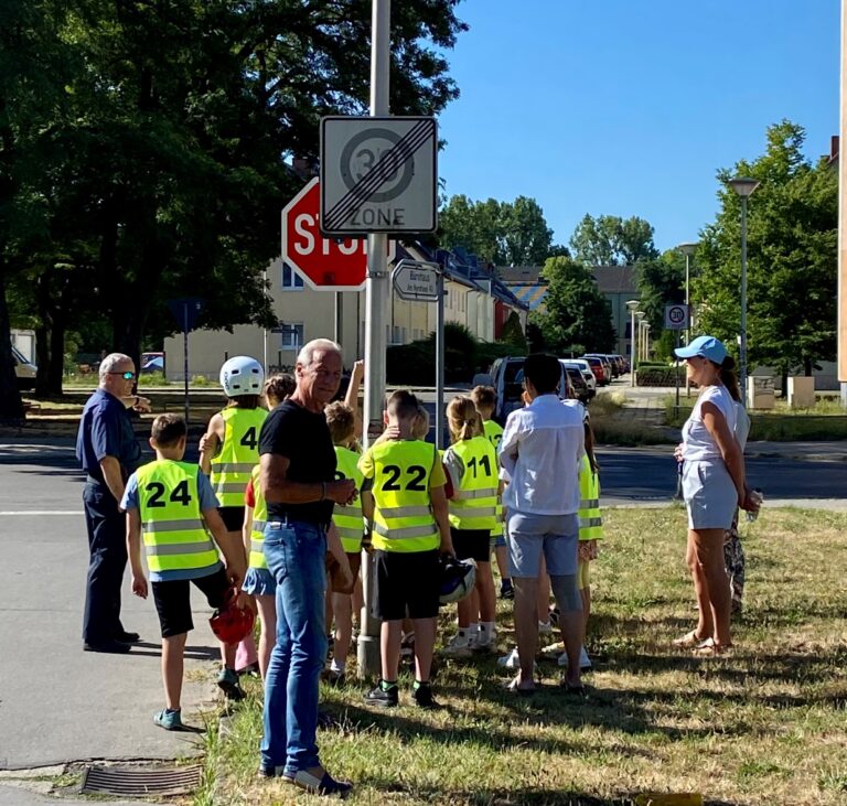 Seniorenbeirat unterstützt Grundschüler bei Fahrradprüfung