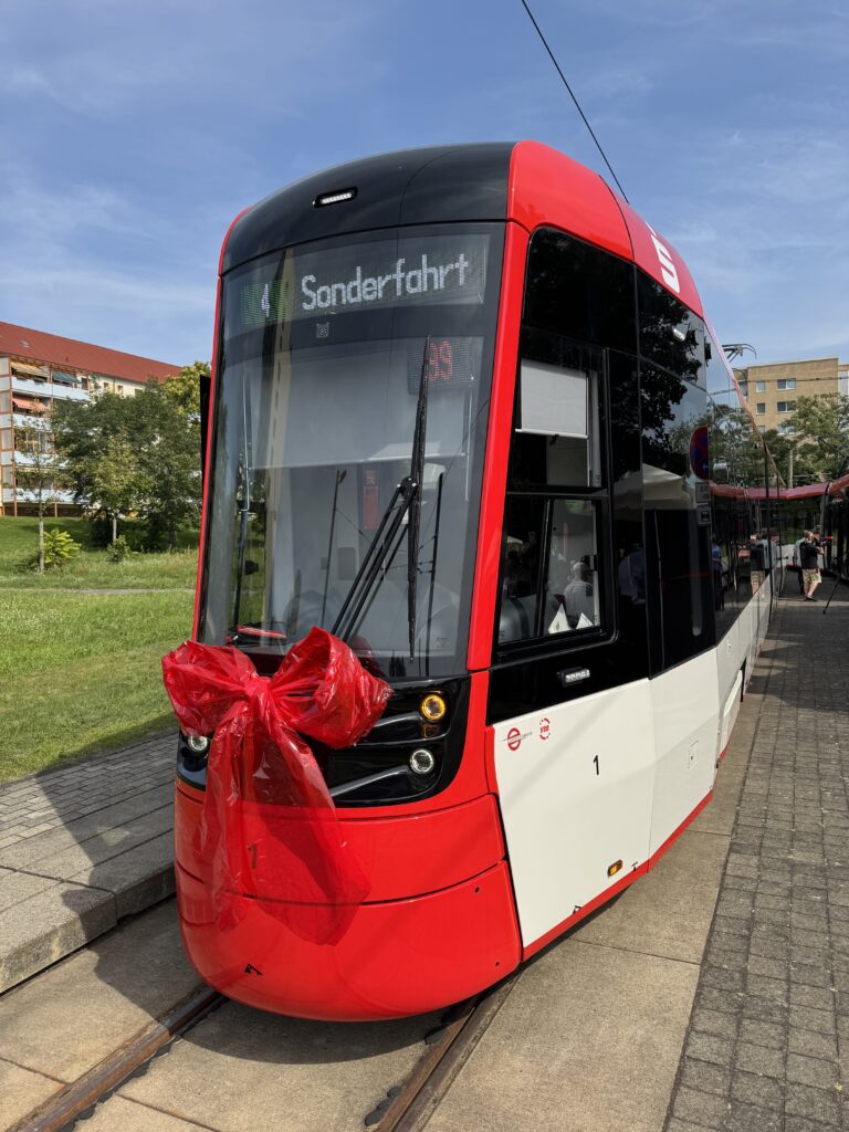 Inbetriebnahme der neuen Straßenbahnen