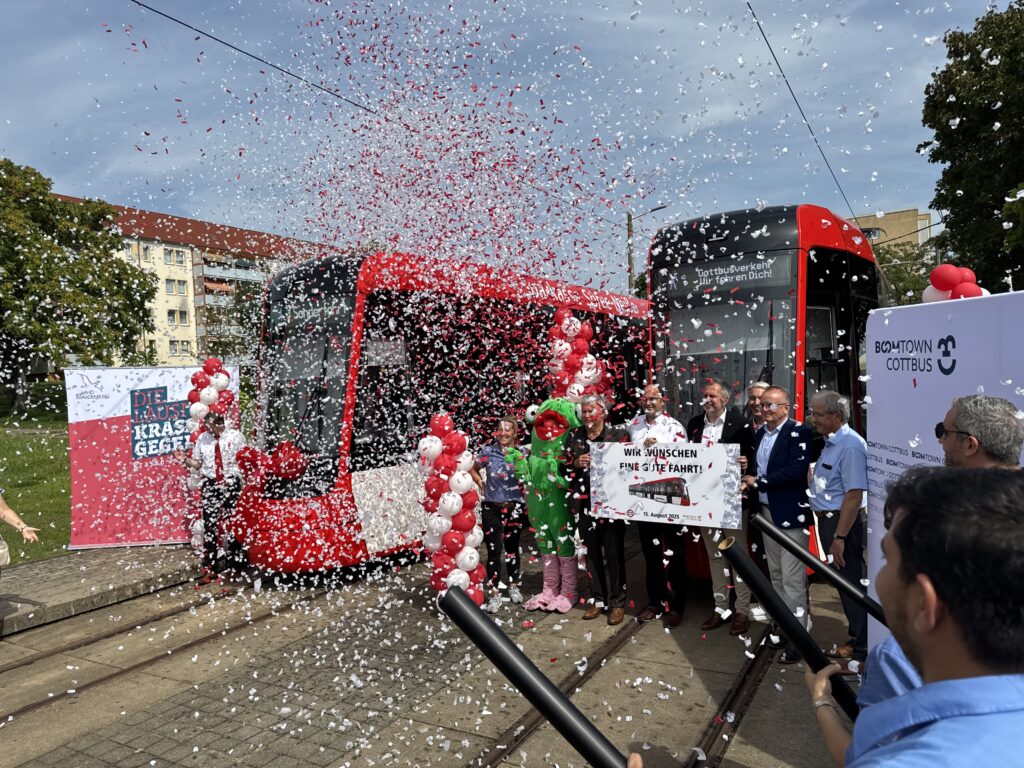 Inbetriebnahme der neuen Straßenbahnen