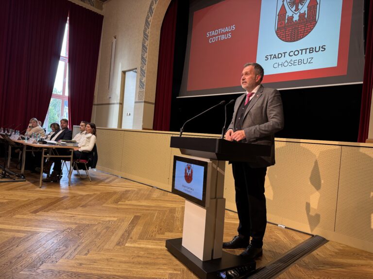 OB Tobias Schick bei der 13. Stadtverordnetenversammlung