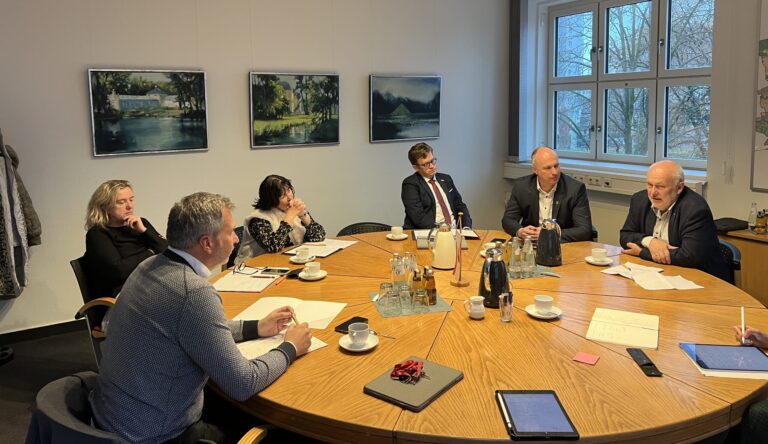 Stadtoberhäupter Lausitzer Kommunen für mehr Videoeinsatz, politische Bildung und Polizeipräsenz