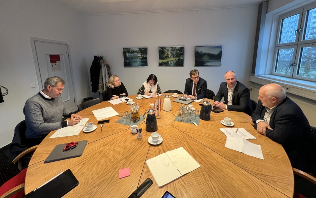 Stadtoberhäupter Lausitzer Kommunen für mehr Videoeinsatz, politische Bildung und Polizeipräsenz