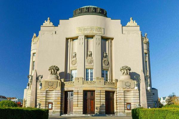 Architekturführung durch und um das Große Haus des Staatstheaters Cottbus