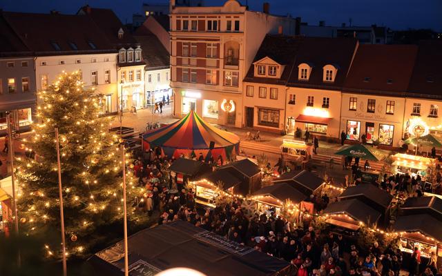 Senftenberger Weihnachtsmarkt mit Mittelaltermarkt