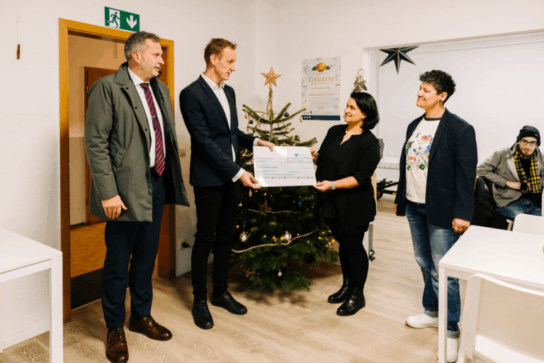 Spendenübergabe an die Stadtmission