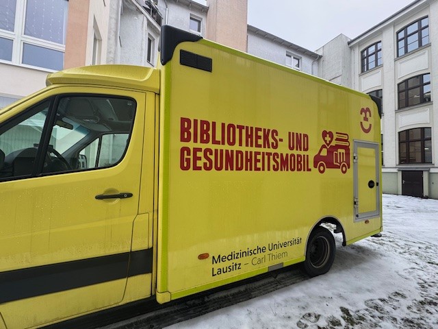 Bibliotheks- und Gesundheitsmobil