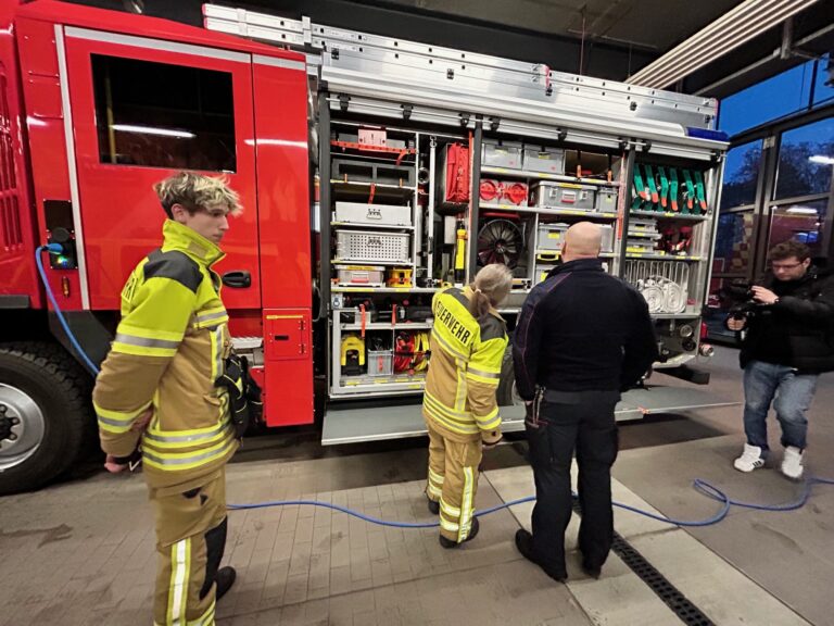 Übergabe von fünf neuen Fahrzeugen an Feuerwehr und Notfallseelsorge