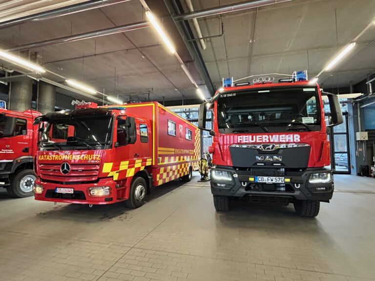 Übergabe von fünf neuen Fahrzeugen an Feuerwehr und Notfallseelsorge