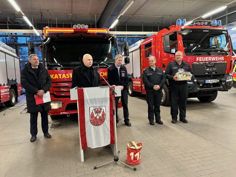 Übergabe von fünf neuen Fahrzeugen an Feuerwehr und Notfallseelsorge