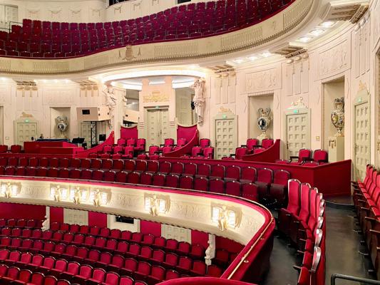 Architekturführung durch und um das Große Haus des Staatstheaters Cottbus