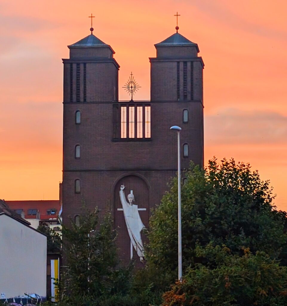 Kirche St. Maria-Friedenskönigin