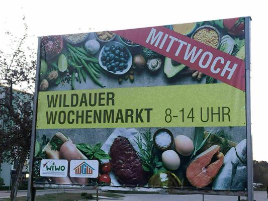 Plakat Wochenmarkt Wildau, Foto: Petra Förster, Lizenz: Tourismusverband Dahme-Seenland e.V.