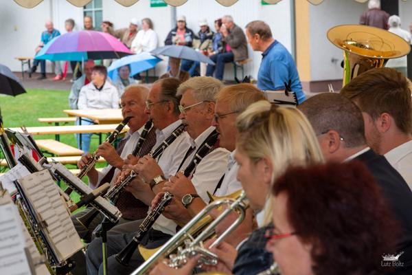 Der Musikverein Müllrose e.V. spielt am sagenumwobenen Katharinensee, Foto: Lutz Boltz, Lizenz: Stadt Müllrose/Haus des Gastes