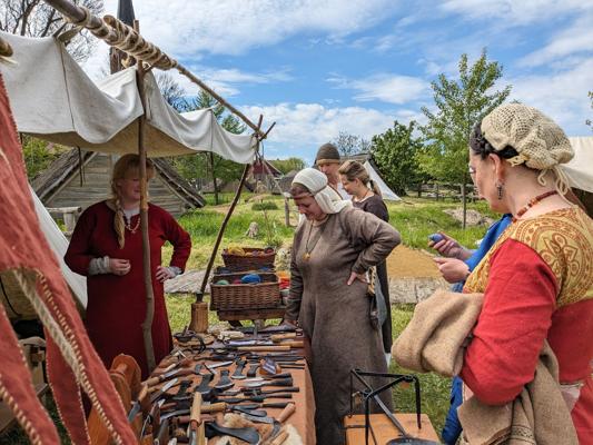 Marktgespräch, Foto: Babette Zenker, Lizenz: Amt Burg (Spreewald)