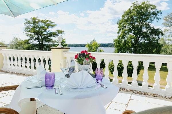 Terrasse Märkisches Meer, Foto: HOTEL-RESORT Märkisches Meer, Lizenz: HOTEL-RESORT Märkisches Meer
