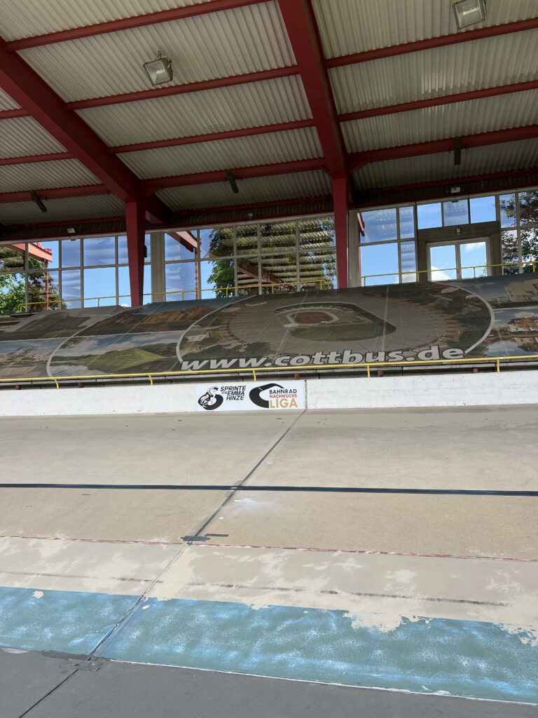OB Schick besucht Radrennbahn im Sportzentrum Cottbus