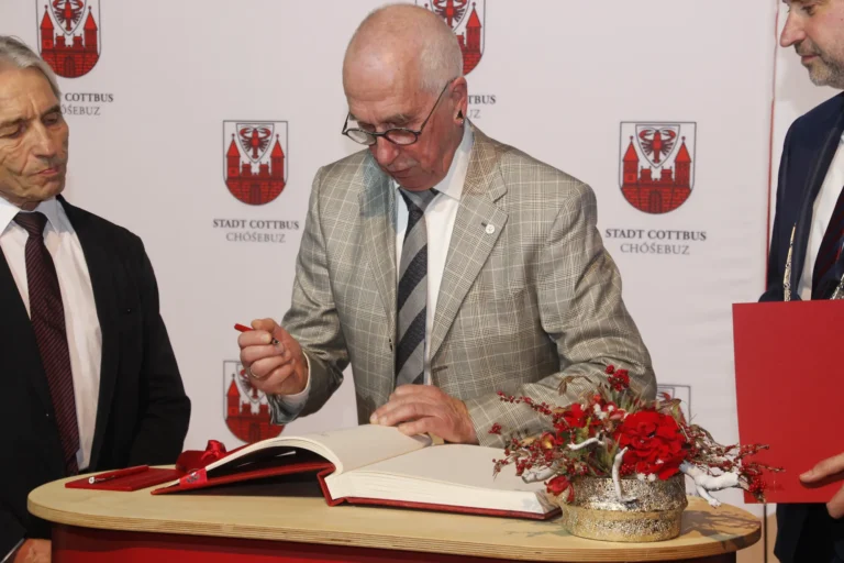 Eintragung In Die Ehrenchronik Der Stadt Cottbus Auf Dem Neujahrsempfang Am 11.01.2023
