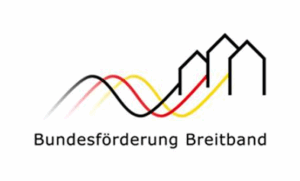 Mit dem Logo der Bundesförderung Breitband werden Förderprogramme für den Glasfaserausbau in Cottbus/Chóśebuz und Brandenburg gekennzeichnet.