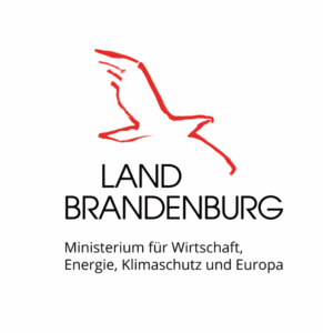 Das Logo des Landes Brandenburg mit dem Ministerium für Wirtschaft, Energie, Klimaschutz und Europa verweist auf den Breitbandausbau in Cottbus.