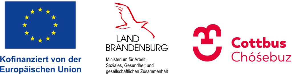 EU-Flagge, Landeslogo Brandenburg und das Stadtlogo von Cottbus/Chóśebuz mit dem Hinweis auf die Kofinanzierung durch die Europäische Union angezeigt.
