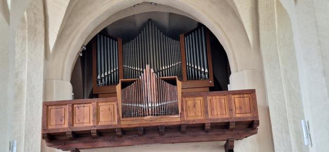 Die Orgel in einer Kirche im Lausitzer Seenland steht im Mittelpunkt des Orgelsommers mit Konzerten von Juli bis August auf der Holzempore.