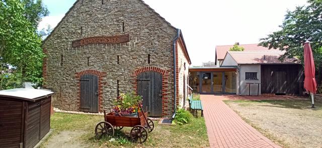 Die Angerscheune am Dorfanger in Petershagen von außen gesehen., Foto: Kathleen Brandau, Lizenz: Gemeinde