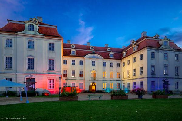 Schloss Martinskirchen bunt angestrahlt, Foto: Andreas Franke, Lizenz: Andreas Franke