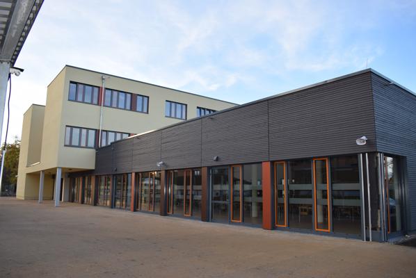 Außenansicht der Mensa, Foto: Kathleen Brandau, Lizenz: Gemeinde