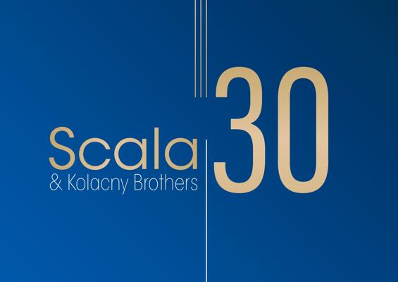 Zu sehen sind der Schriftzug „Scala 30“ sowie „Scala & Kolacny Brothers“ in Gold auf blauem Hintergrund mit feinen Linien.